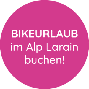 Rosa Kreis mit weißer Schrift: BIKEURLAUB auf der Alp Larain buchen!.